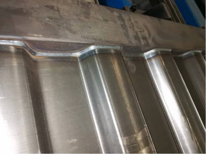 ঢেউতোলা বোর্ড স্বয়ংক্রিয় ঢালাই মেশিন